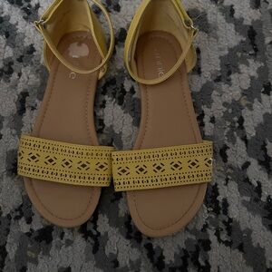 💛💛Yellow Sandals with Cutout Design